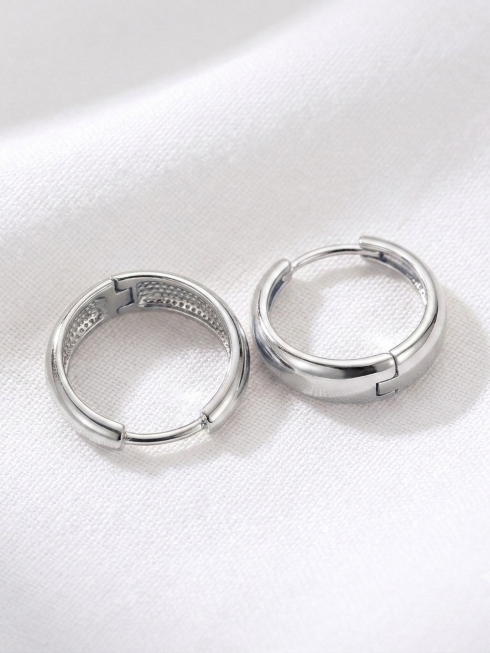 Silver plated women’s 15mm hoop earrings hypoallergenic - Picture 4 of 4